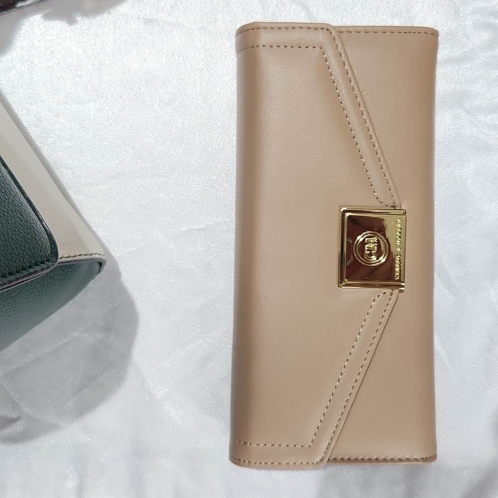 5601 Khaki NWT Vegan Wallet